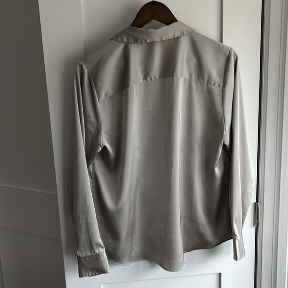 H&M Sage Metallic Green V-neck Button-down Blouse Size L - Picture 5 of 5